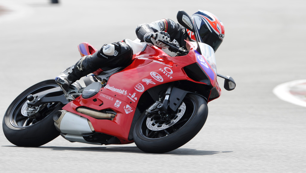 California Superbike School - Sponsored by Oscura